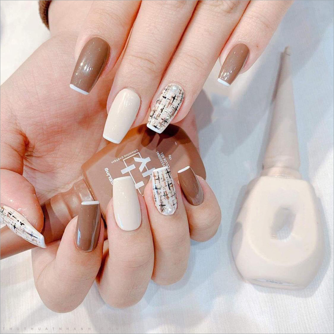 Những Mẫu Nail Đơn Giản Sang Trọng Cực Đẹp