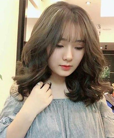 Hình ảnh girl xinh tóc dài chấm vai buồn