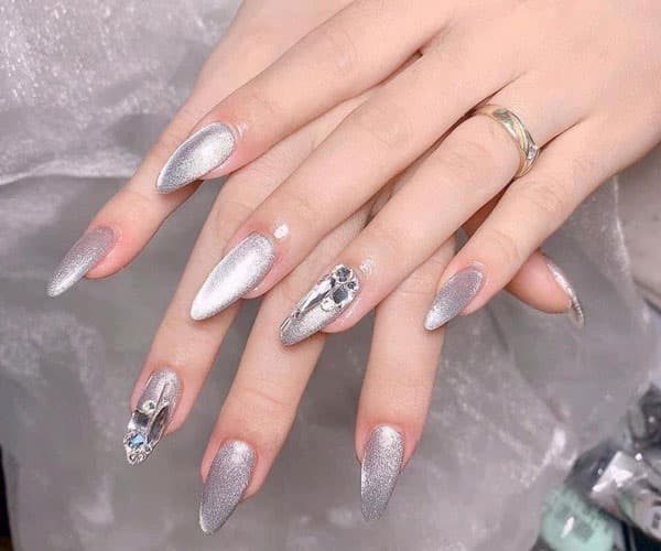 Top 15 mẫu nail đính đá được yêu thích nhất - Hình 4