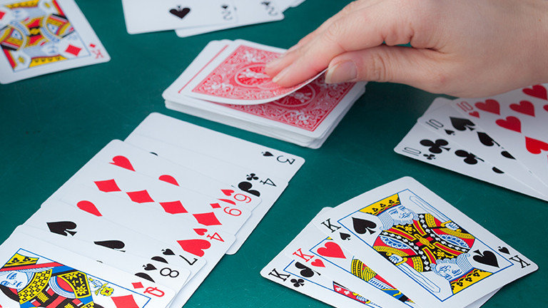Hướng dẫn chi tiết cách chơi bài poker 6 lá cho người mới bắt đầu