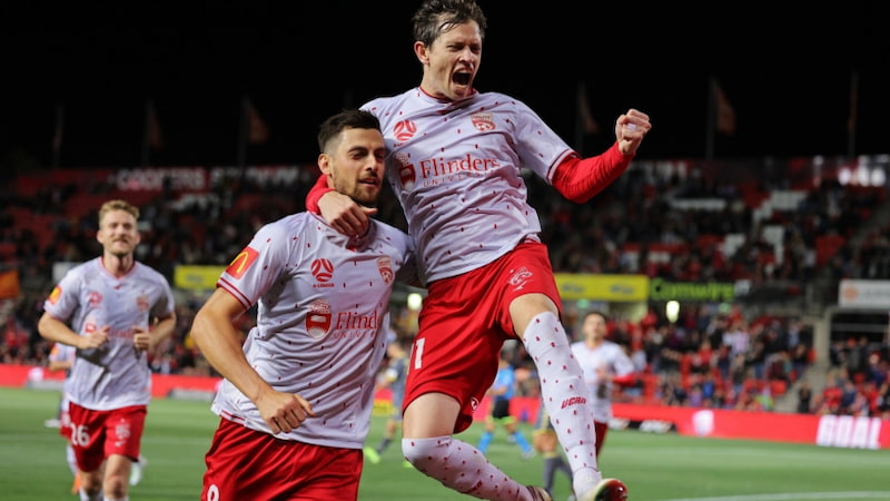 Lịch sử của Câu lạc bộ Adelaide United - Câu lạc bộ chuyên nghiệp Úc