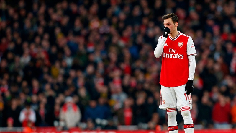 Nhưng thật không may, bóng đá sau đó lại đi theo một hướng hoàn toàn khác. Cầu thủ Mesut Ozil - Nạn nhân của xu hướng bóng đá