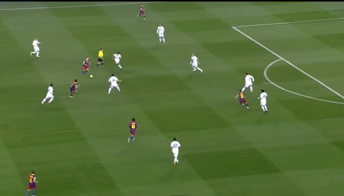 Tấn Công Trung Lộ Nhanh Là Gì? Chiến Thuật Bóng Đá Hiệu Quả