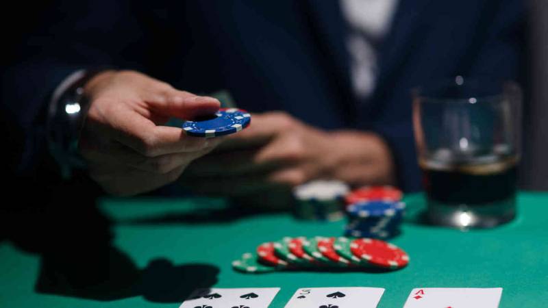 Dằn Dơ Là Gì? Khám Phá Tuyệt Kỹ Xì Dách Bản Lĩnh Và Liều Lĩnh