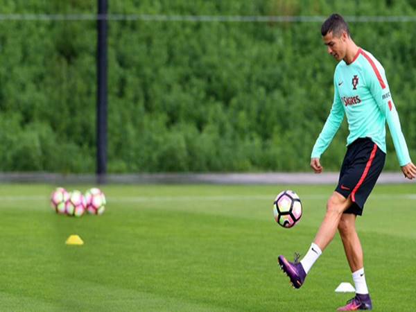 Tâng Bóng Là Gì Trong Bóng Đá? Lợi Ích Của Kỹ Thuật Tâng Bóng