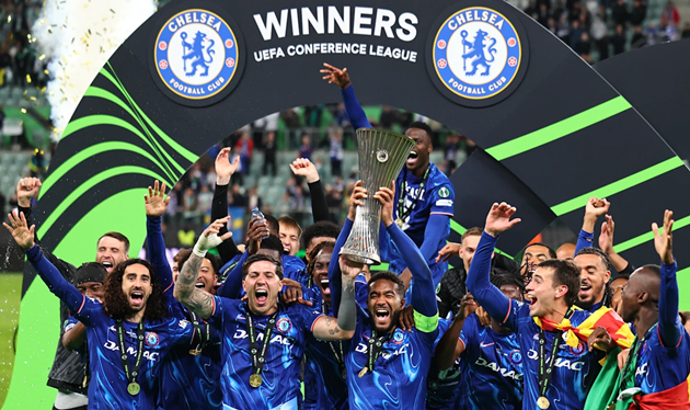 Chelsea nâng cúp vô địch Conference League 2025