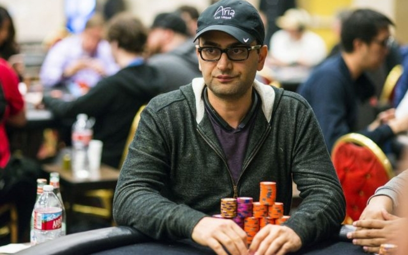 Huyền thoại Poker Antonio Esfandiari và chiếc vòng tay WSOP danh giá
