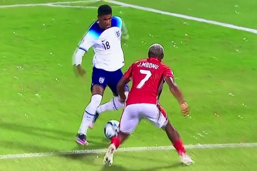 Cách Rê Bóng Qua Người Cơ Bản, Chuẩn Kỹ Thuật Ronaldo, Messi